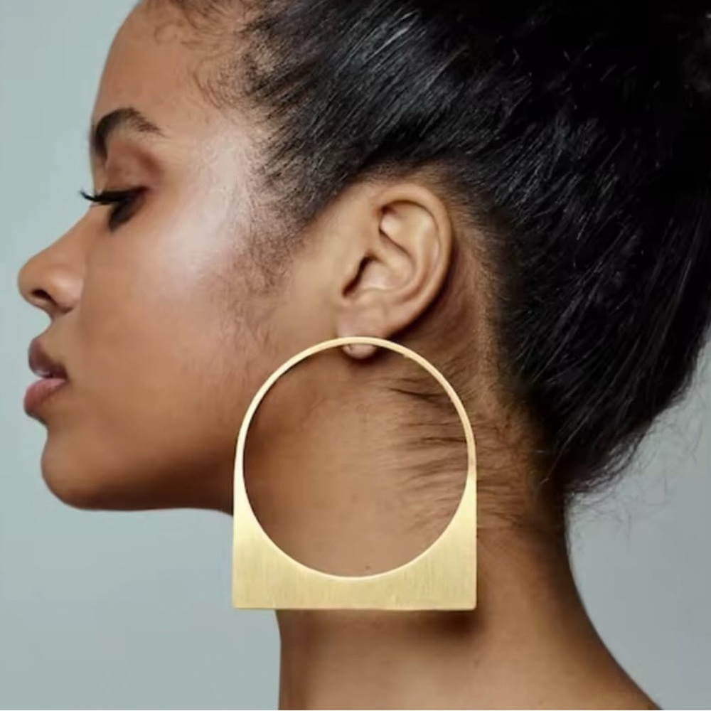 Elegant Gold Hoop Earrings